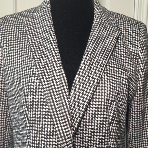 Women's Ann Taylor NWT Black and White Houndstooth Blazer Size 10P - Picture 4 of 12